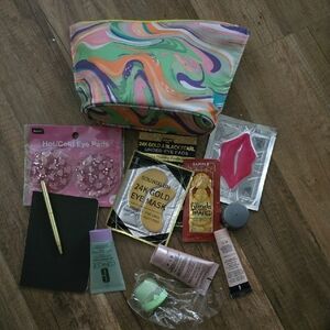 Swirled Multicolor Cosmetic Bag with Beauty Essentials #7